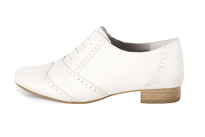 Off white women's fashion lace-up shoes. Round toe. Flat leather soles. Profile view - Florence KOOIJMAN